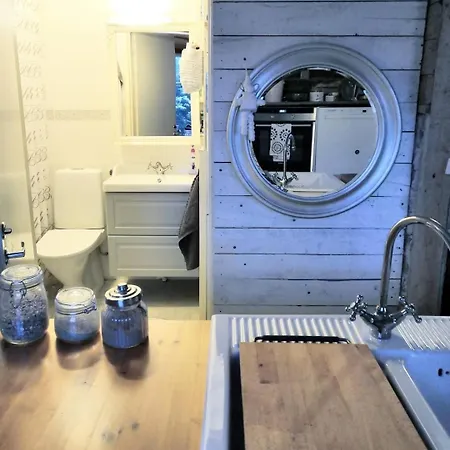 An Atmospheric House In アパート